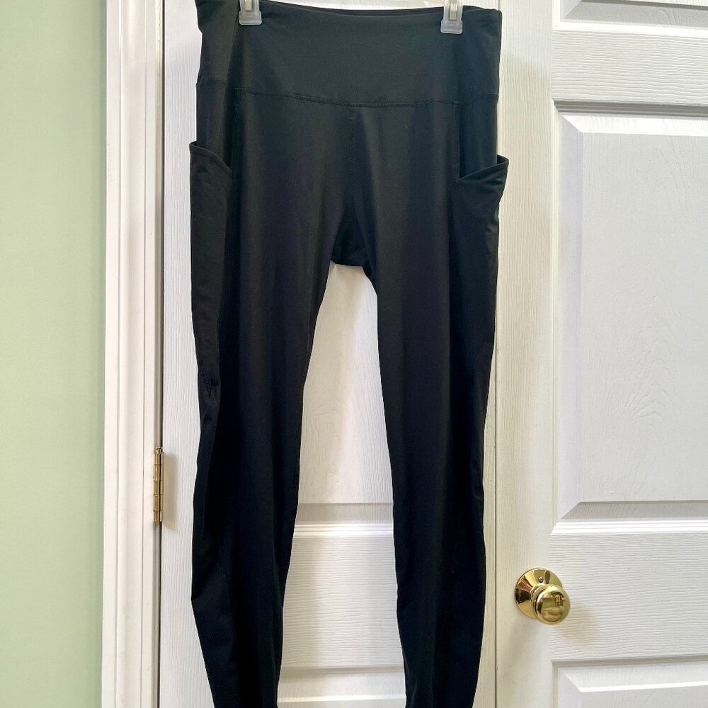 LADIES SIZE 2X BLACK LEGGINGS WITH SIDE POCKETS NO BRAND TAG